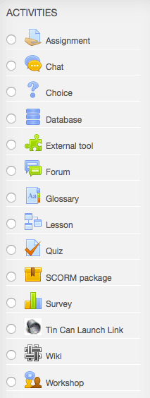 Les options d’une activité Moodle peuvent être enrichies avec des plugins. Par exemple “Scorm Package” ou “Tin Can Launch Link” pour ajouter des contenus de cours packagés avec les APIs standards.